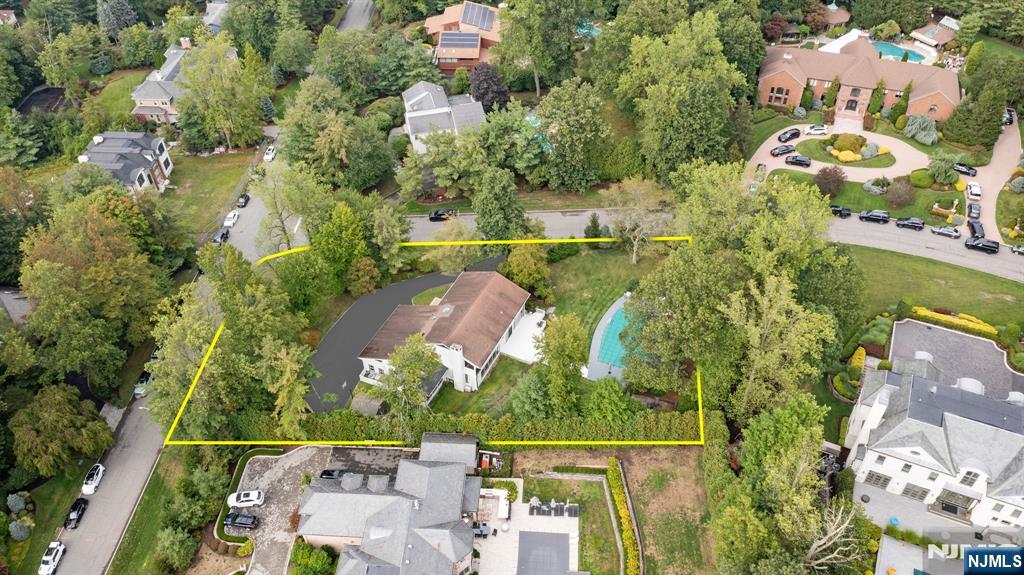 Homes for sale in Cresskill, NJ | 1 Hemlock Dr, Cresskill, NJ 07626 | MLS# 25024793