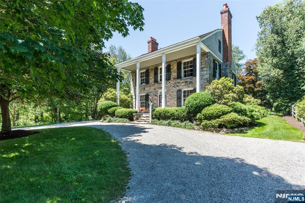 listing main picture