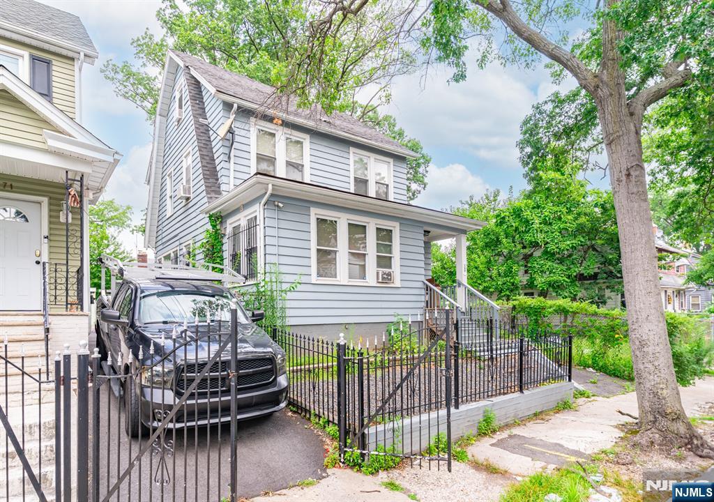 $425,000 Colonial