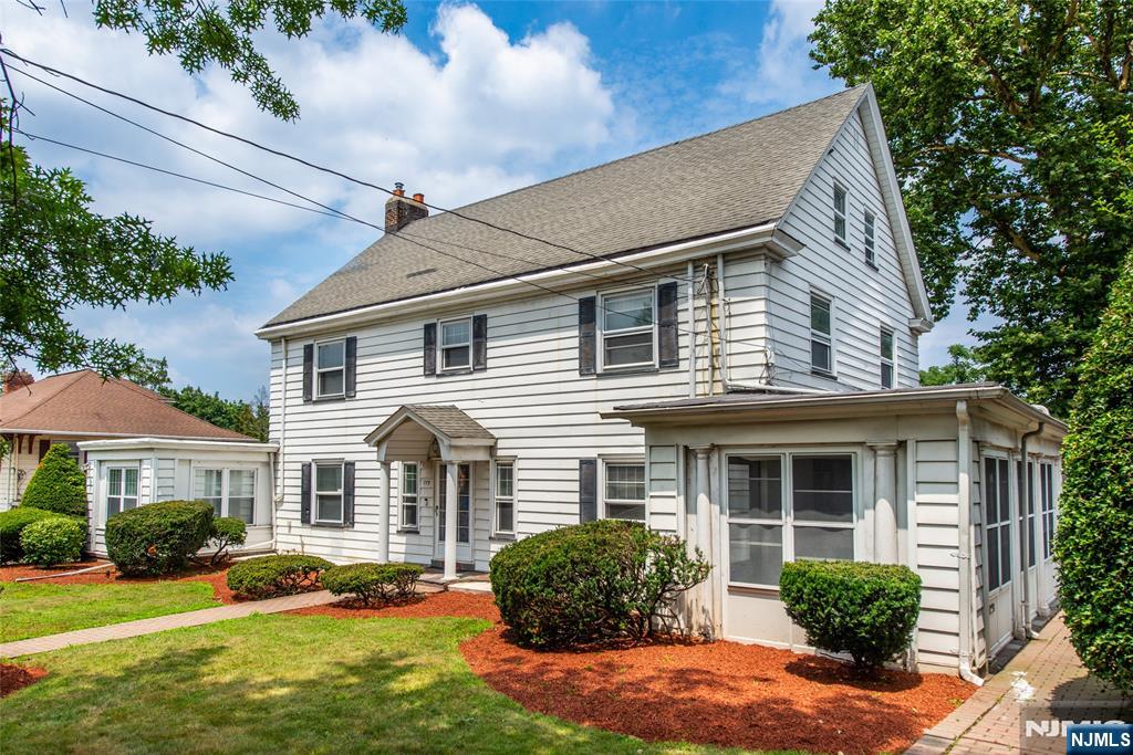 $685,000 Colonial