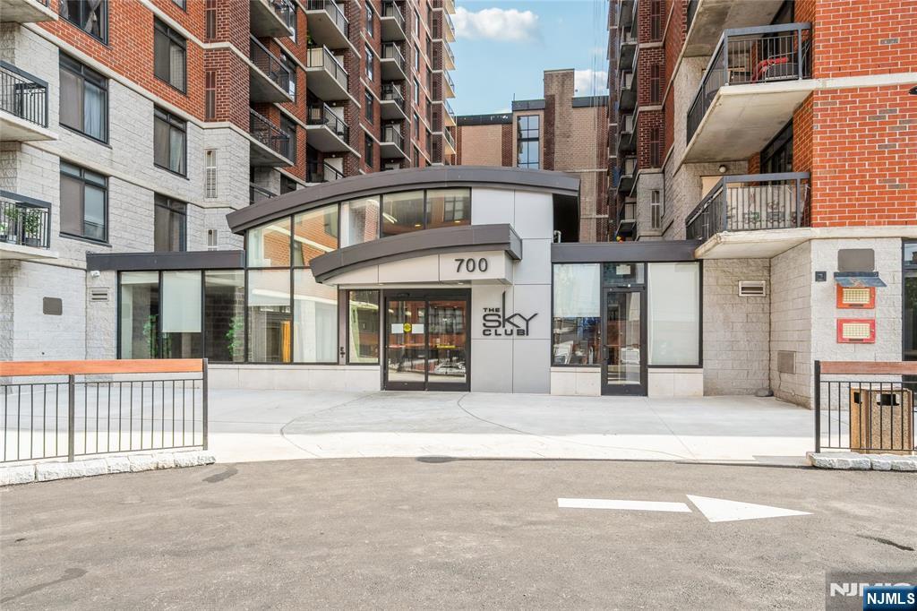 $825,000 Condo