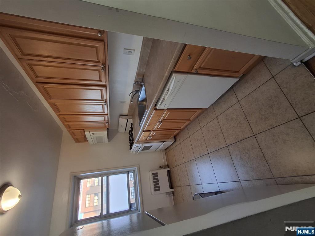 Homes for sale in Fort Lee, NJ | 2330 Linwood Ave #2B, Fort Lee, NJ 07024 | MLS# 25025078