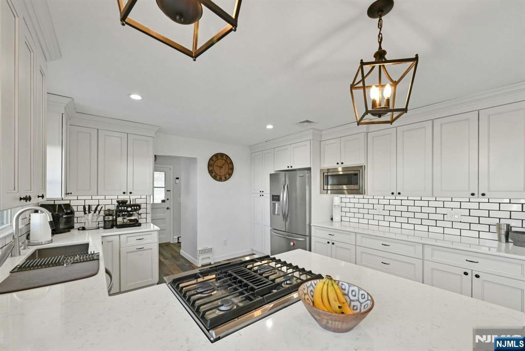 Homes for sale in Englewood Cliffs, NJ | 66 Elm St, Englewood Cliffs, NJ 07632 | MLS# 25025094