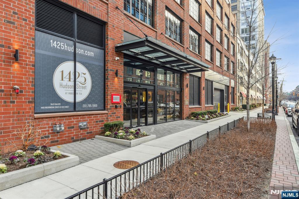 $3,295,000 Condo