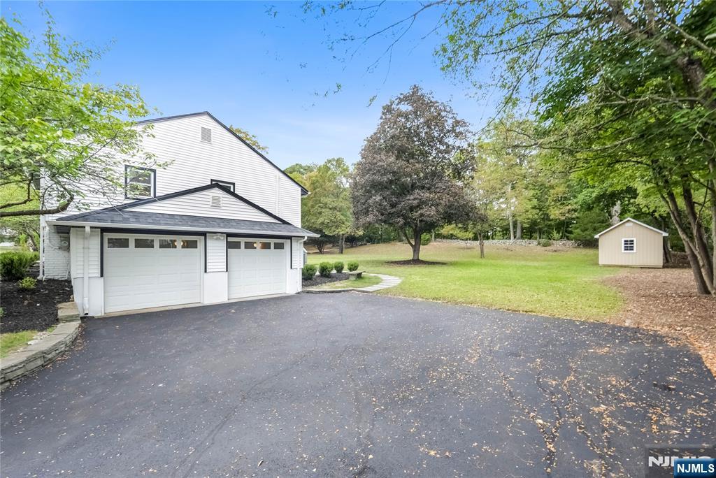 Homes for sale in Upper Saddle River, NJ | 15 Sunrise Ln, Upper Saddle River, NJ 07458 | MLS# 25025227