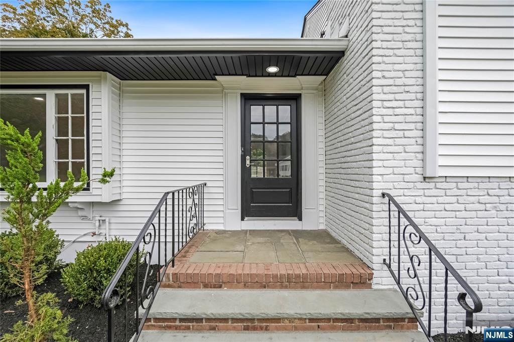 Homes for sale in Upper Saddle River, NJ | 15 Sunrise Ln, Upper Saddle River, NJ 07458 | MLS# 25025227