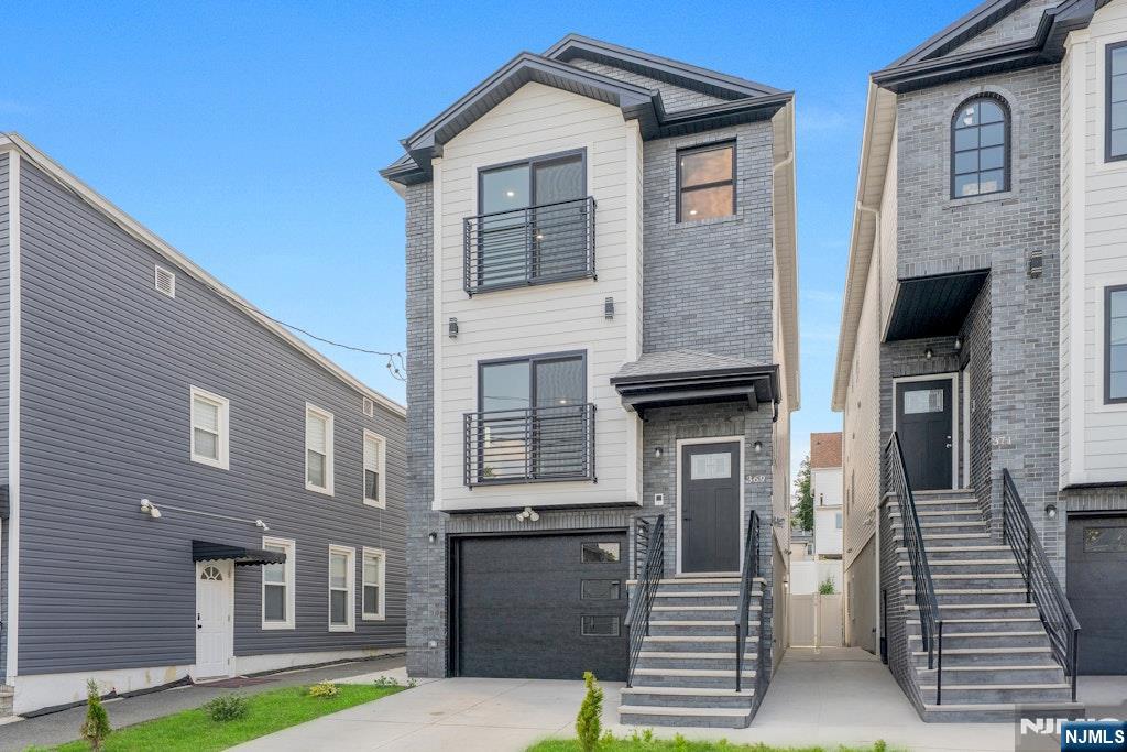 $899,000 Colonial