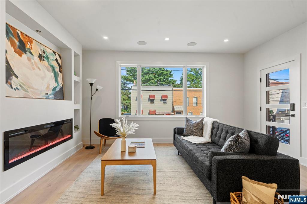 $1,275,000 Townhouse