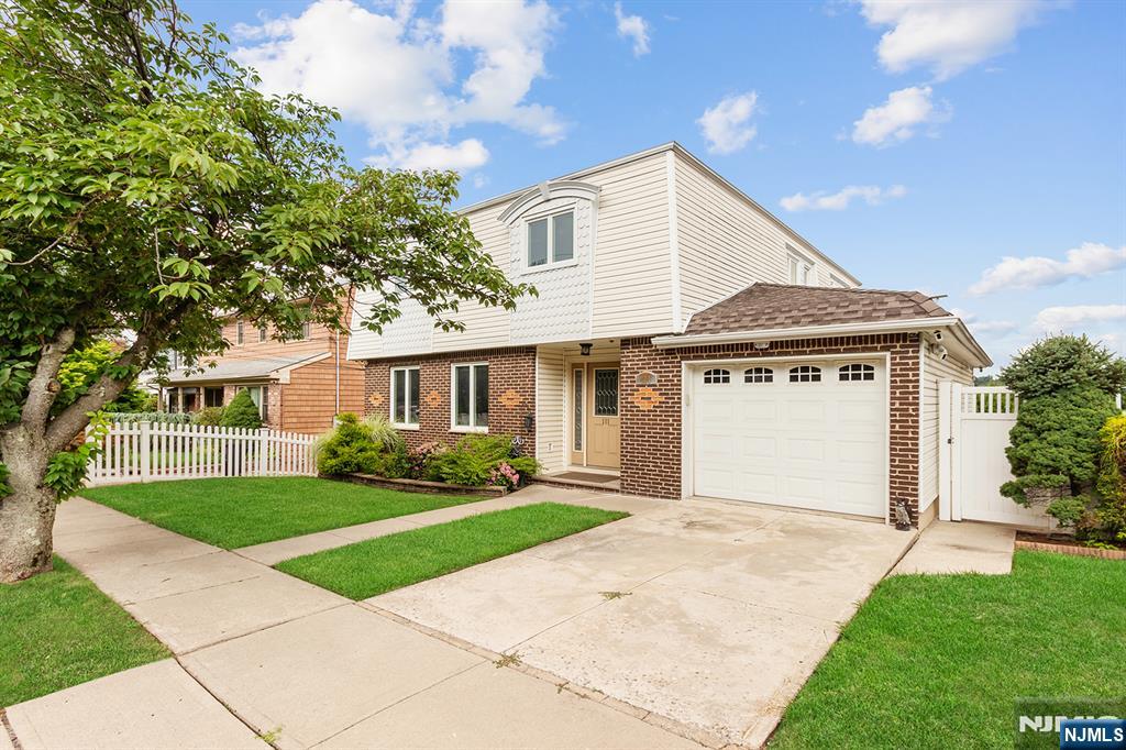 $774,888 Colonial
