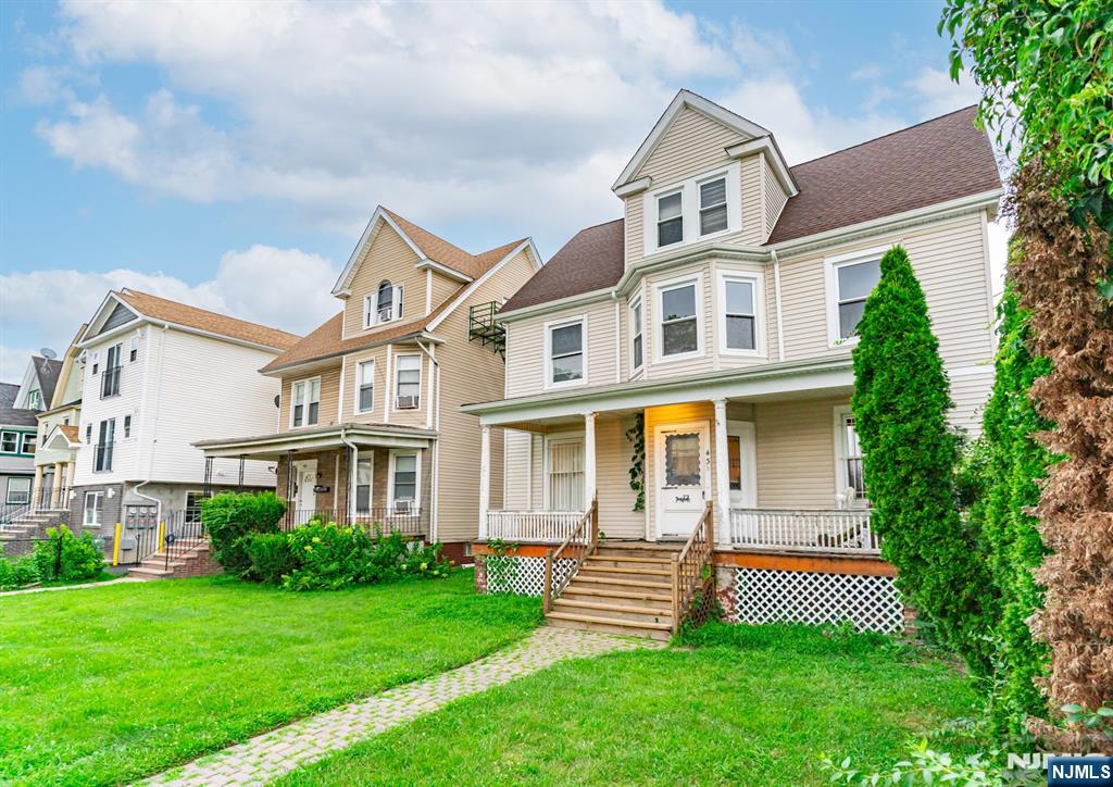 $350,000 Colonial