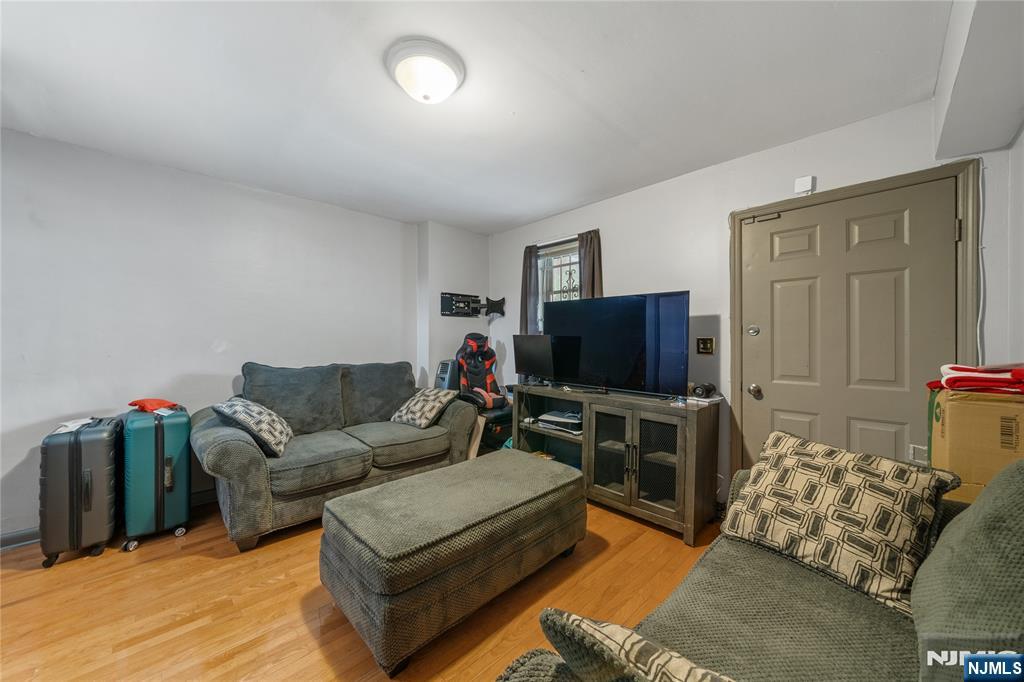 Homes for sale in Orange, NJ | 98 Hillyer St #2B, Orange, NJ 07050 | MLS# 25025326