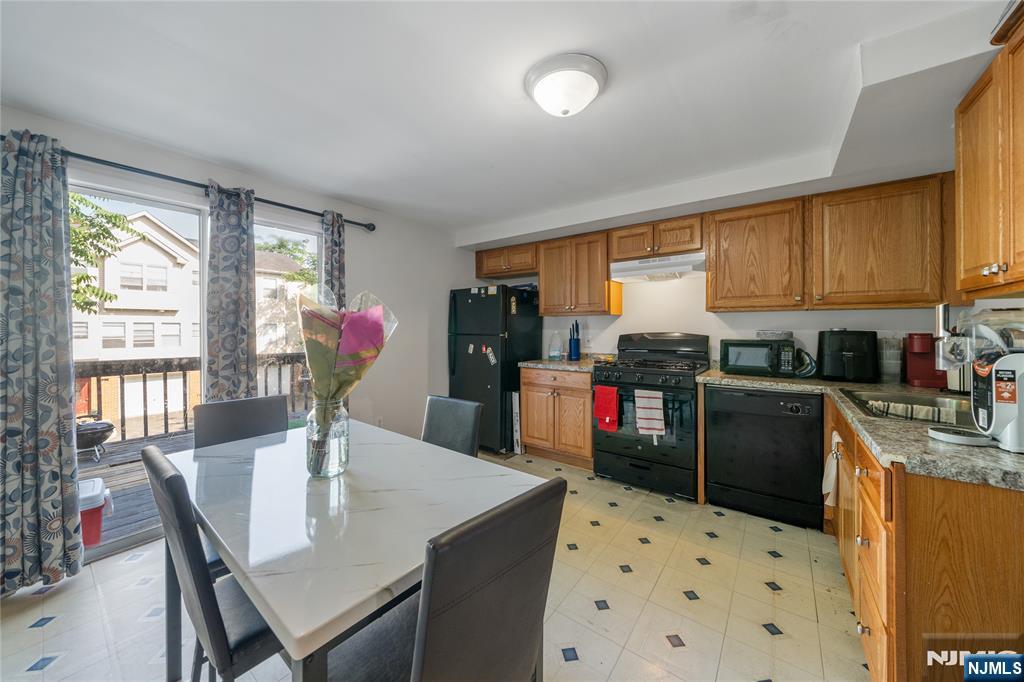 Homes for sale in Orange, NJ | 98 Hillyer St #2B, Orange, NJ 07050 | MLS# 25025326