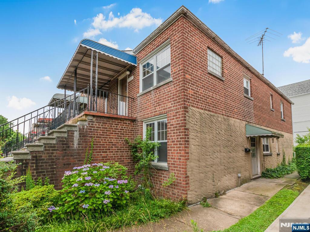 Homes for sale in Bronx, NY | 3227 Bruckner Blvd, Bronx, NY 10461 | MLS# 25025403