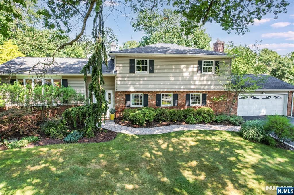 $1,039,000 Split Level