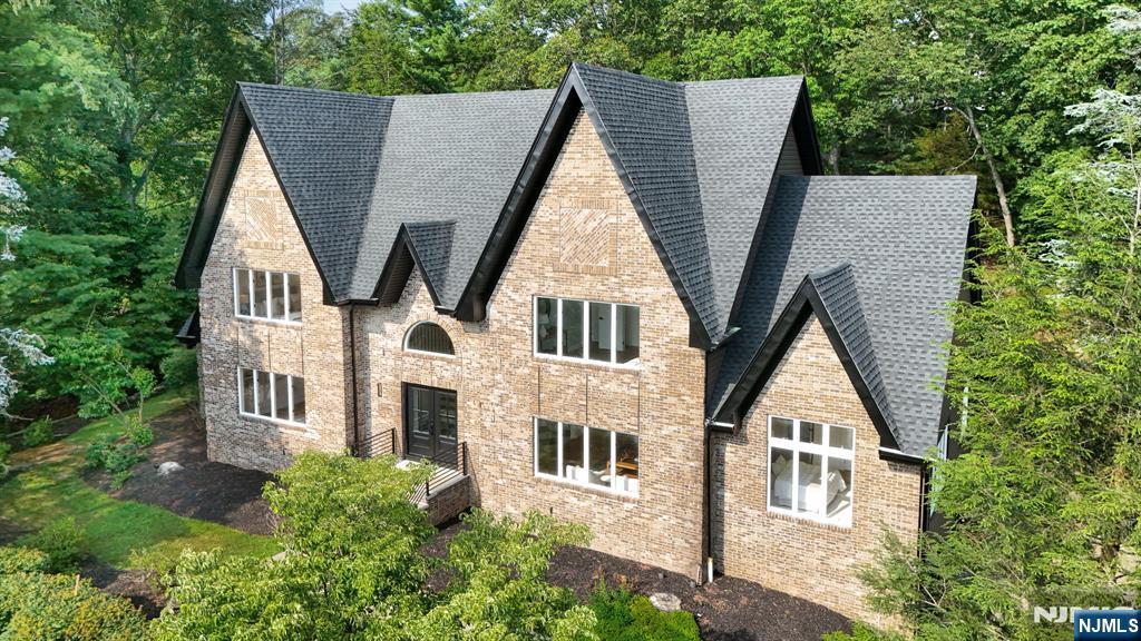 $1,620,000 Colonial