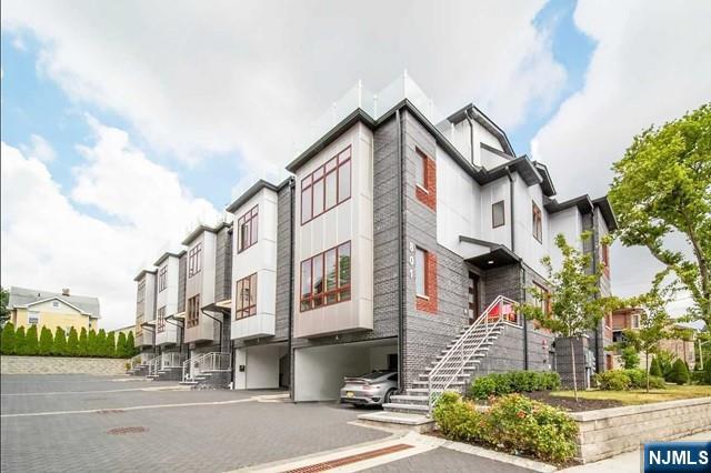 $1,325,000 Condo