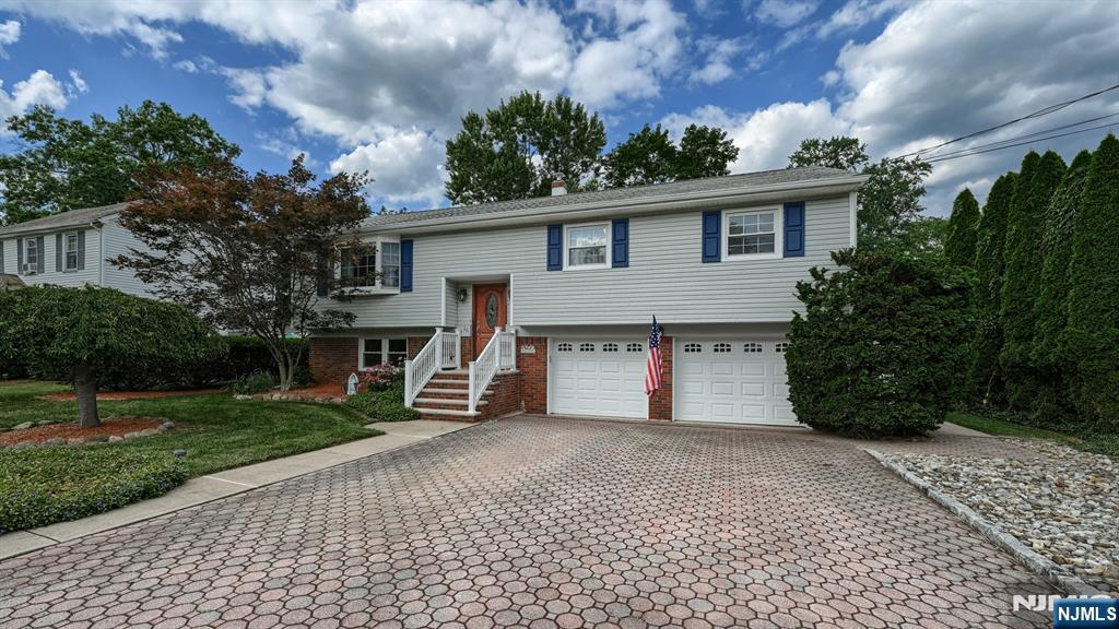 $625,000 Bi-Level