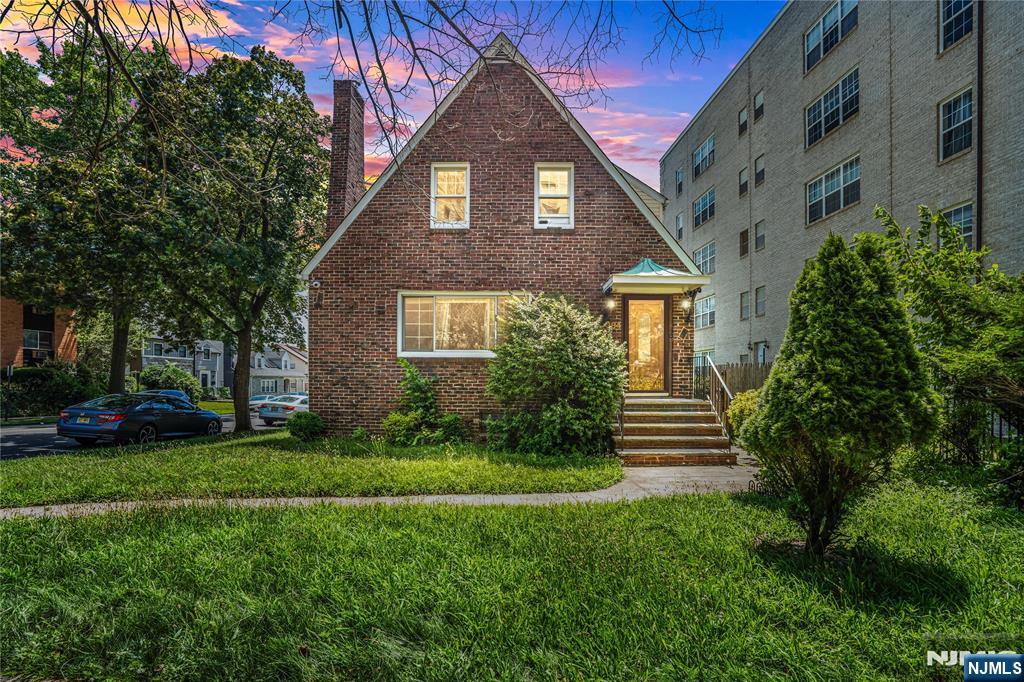 $490,000 Colonial