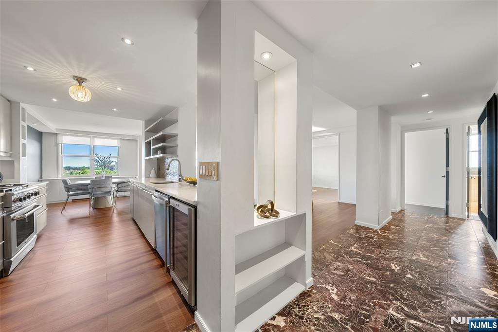 Homes for sale in Fort Lee, NJ | 2200 N Central Rd #12F, Fort Lee, NJ 07024 | MLS# 25025667