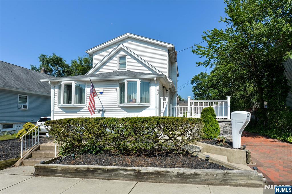 $695,000 Colonial