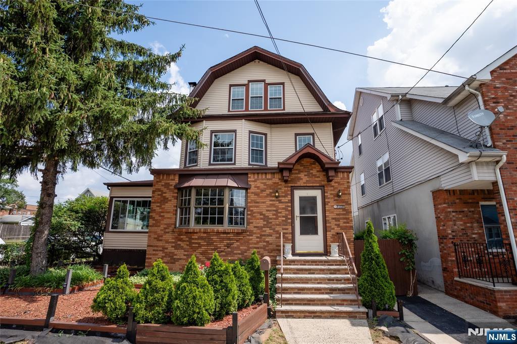 Homes for sale in Lyndhurst, NJ | 325 Valley Brook Ave, Lyndhurst, NJ 07071 | MLS# 25025793