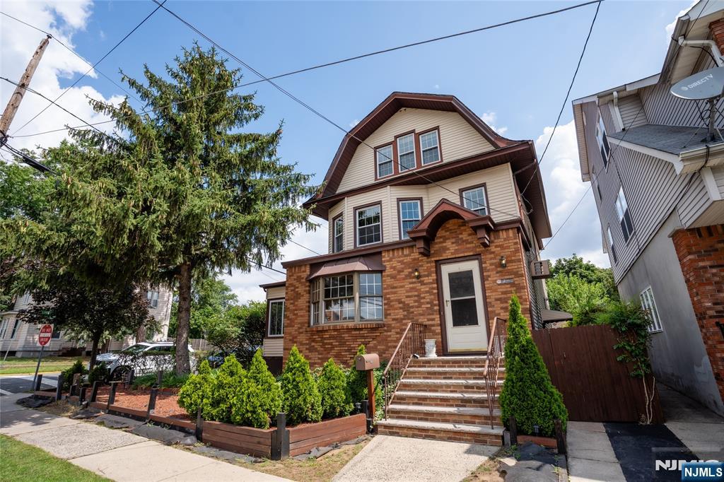 Homes for sale in Lyndhurst, NJ | 325 Valley Brook Ave, Lyndhurst, NJ 07071 | MLS# 25025793