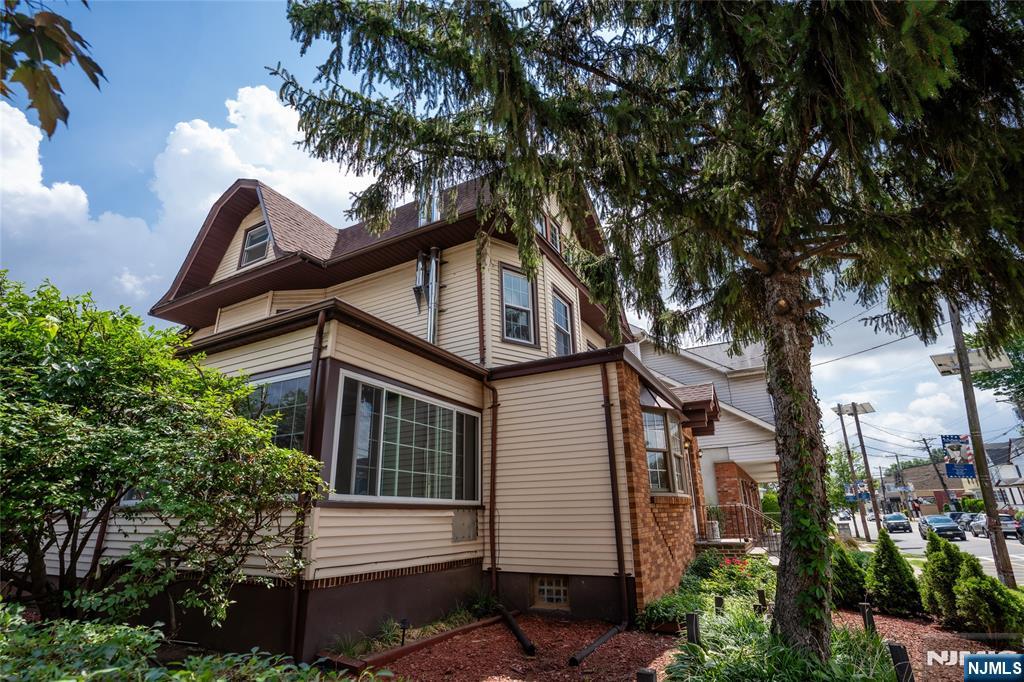 Homes for sale in Lyndhurst, NJ | 325 Valley Brook Ave, Lyndhurst, NJ 07071 | MLS# 25025793