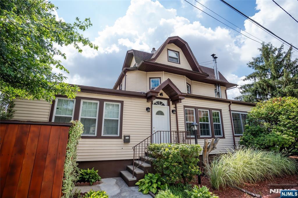 Homes for sale in Lyndhurst, NJ | 325 Valley Brook Ave, Lyndhurst, NJ 07071 | MLS# 25025793