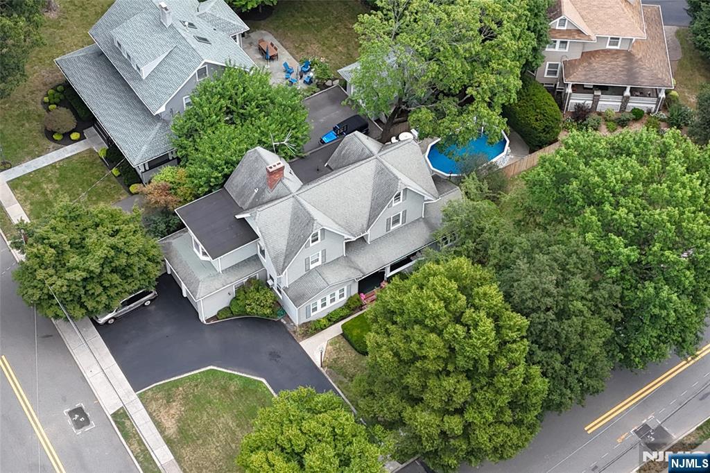 Homes for sale in Ridgewood, NJ | 80 Washington Pl, Ridgewood, NJ 07450 | MLS# 25025908