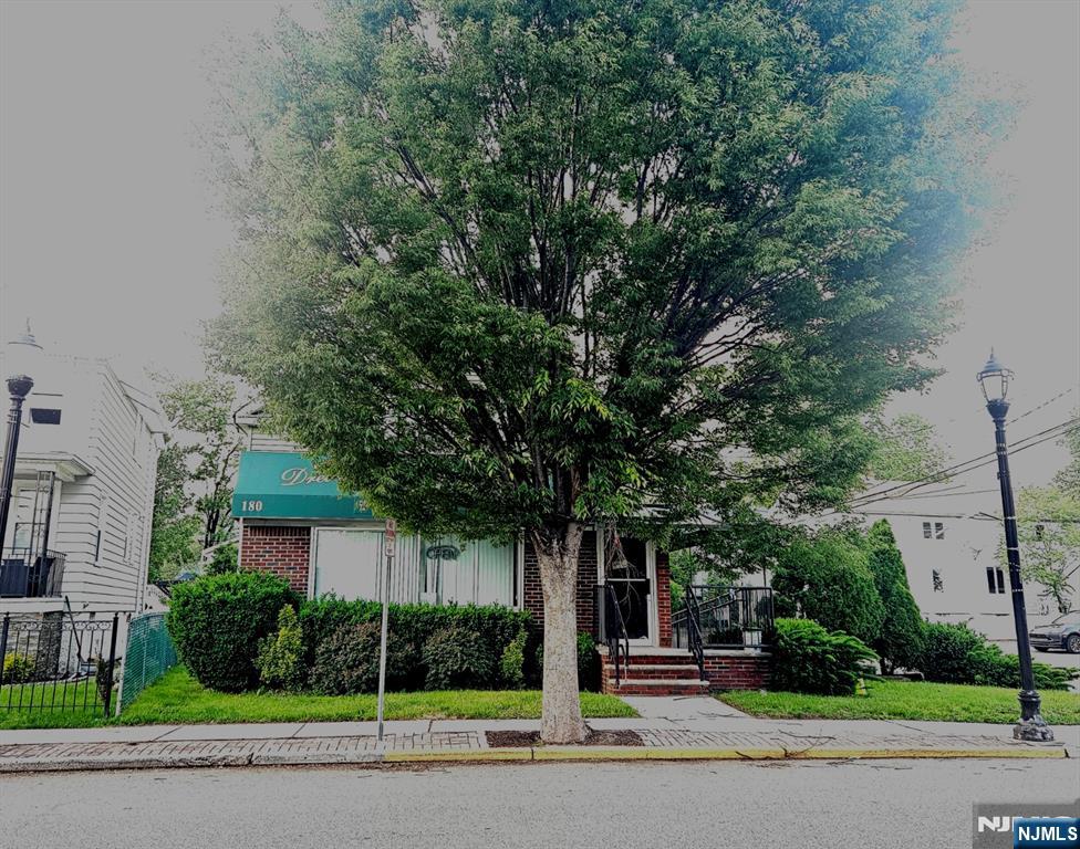 Homes for sale in Little Ferry, NJ | 180 Main St, Little Ferry, NJ 07643 | MLS# 25025910