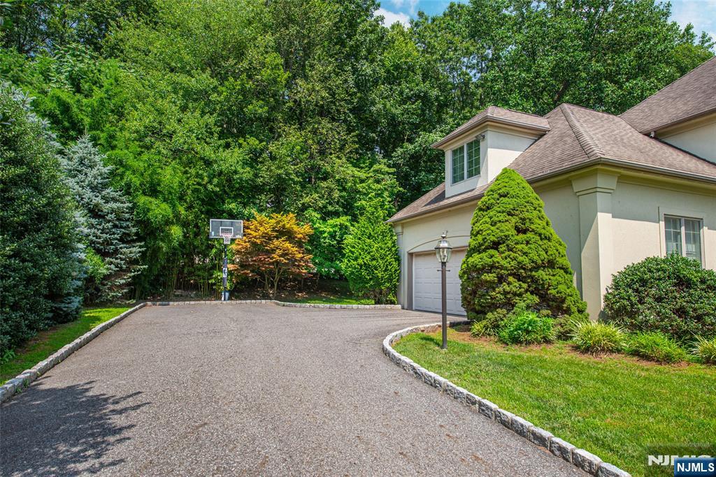 Homes for sale in Old Tappan, NJ | 10 Corrigan Way, Old Tappan, NJ 07675 | MLS# 25025935