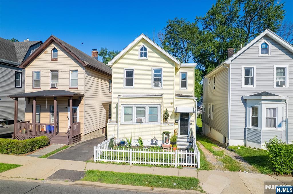 $598,900 Colonial