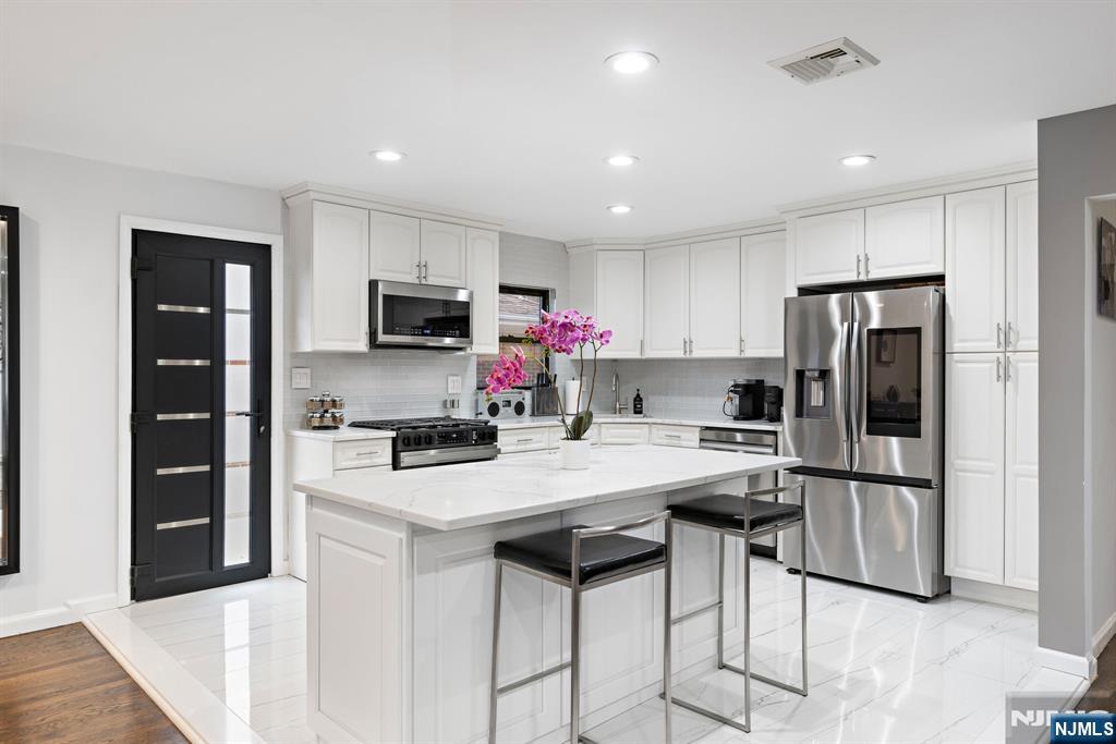 Homes for sale in Fort Lee, NJ | 1061 Glen Rd, Fort Lee, NJ 07024 | MLS# 25025980