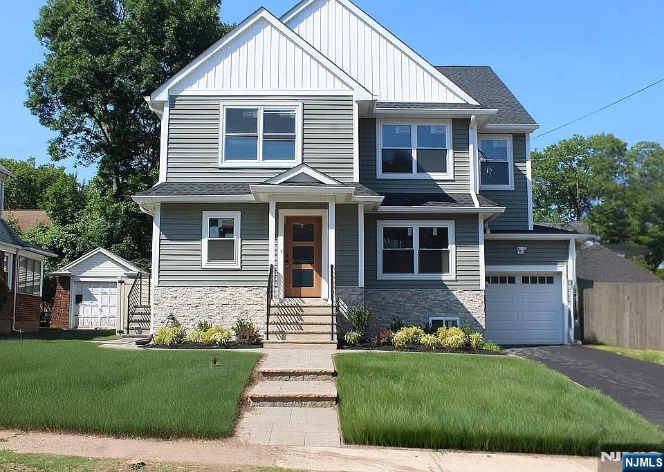 $1,289,000 Colonial