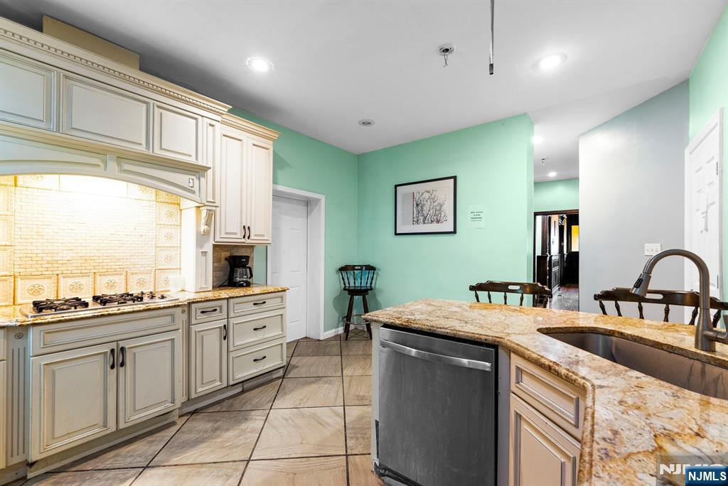 Homes for sale in Newark, NJ | 209 Mount Prospect Ave, Newark, NJ 07104 | MLS# 25026182