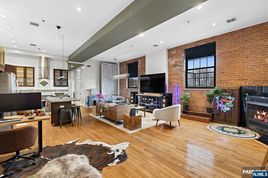 Homes for sale in Bayonne, NJ | 9 E 18Th St, Bayonne, NJ 07002 | MLS# 25026213