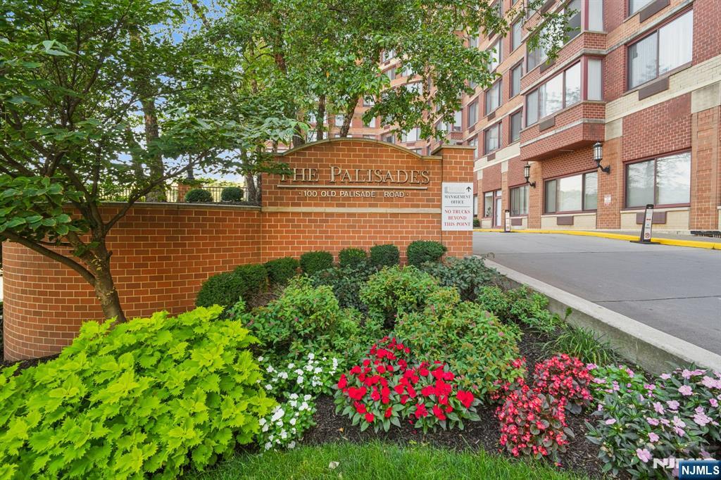 $400,000 Condo