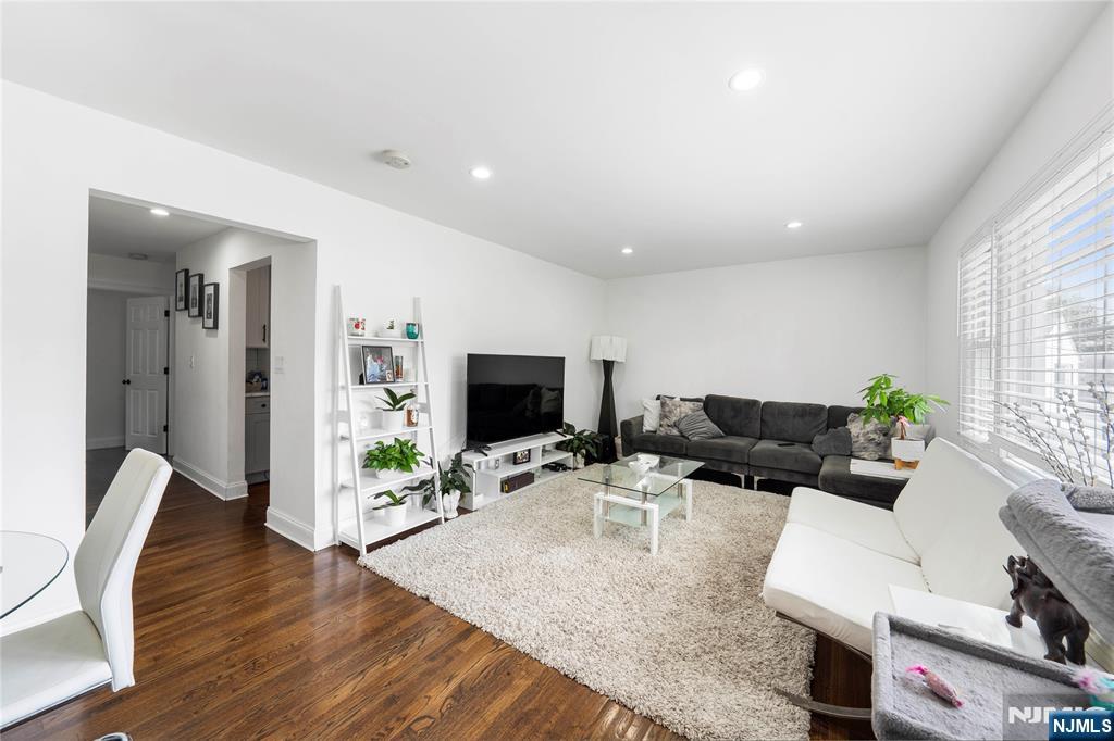 Homes for sale in Maplewood, NJ | 25 Evelyn Ct, Maplewood, NJ 07040 | MLS# 25026260