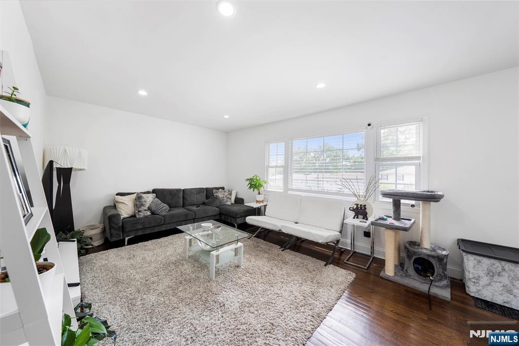 Homes for sale in Maplewood, NJ | 25 Evelyn Ct, Maplewood, NJ 07040 | MLS# 25026260