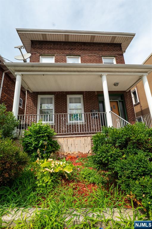 Homes for sale in Cliffside Park, NJ | 17 Laird Pl, Cliffside Park, NJ 07010 | MLS# 25026268