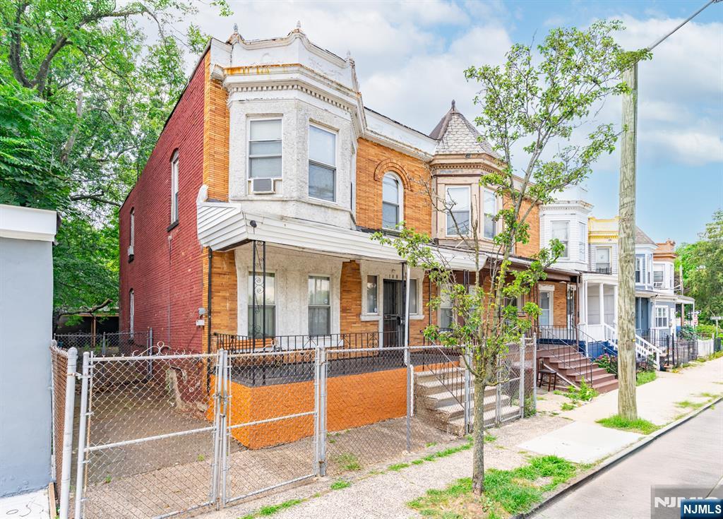 $299,000 Rowhouse