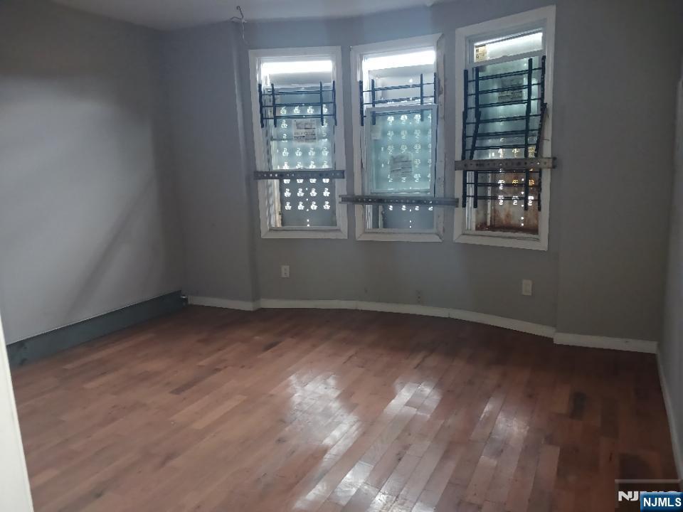 Homes for sale in Newark, NJ | 648 11Th St, Newark, NJ 07103 | MLS# 25026321