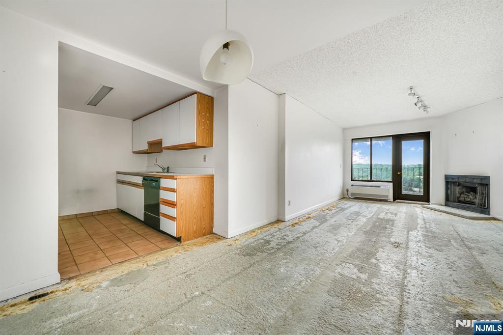 Homes for sale in Hackensack, NJ | 55 Clinton Pl #609, Hackensack, NJ 07601 | MLS# 25026377