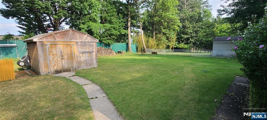 Homes for sale in Paramus, NJ | 412 Gregory Rd, Paramus, NJ 07652 | MLS# 25026622