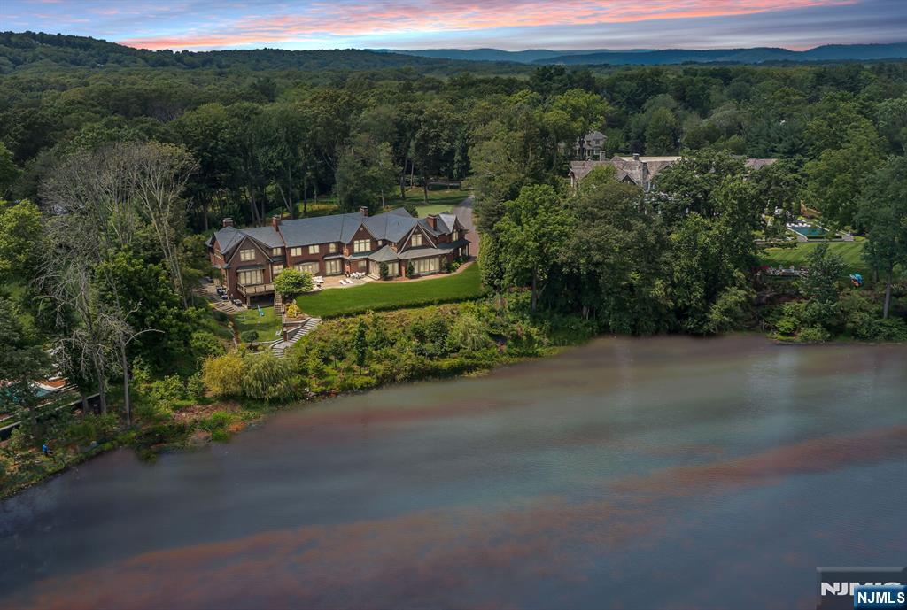 Homes for sale in Franklin Lakes, NJ | 311 Algonquin Rd, Franklin Lakes, NJ 07417 | MLS# 25026647