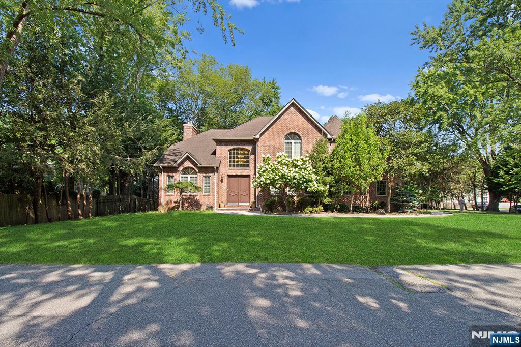 Homes for sale in Norwood, NJ | 5 Kenyon Ct, Norwood, NJ 07648 | MLS# 25026680