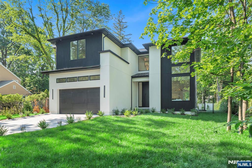 Homes for sale in Tenafly, NJ | 43 Oak Ave, Tenafly, NJ 07670 | MLS# 25026871