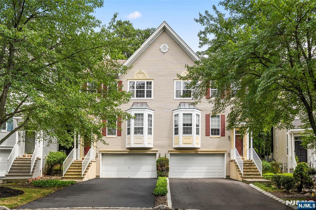 $699,000 Townhouse