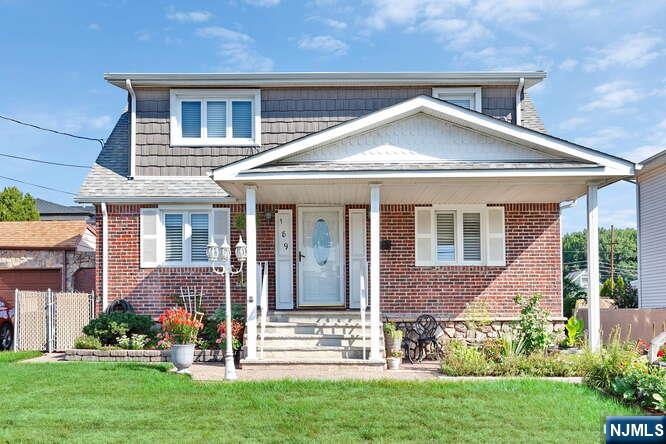 Homes for sale in Elmwood Park, NJ | 189 Miller Ave, Elmwood Park, NJ 07407 | MLS# 25026945