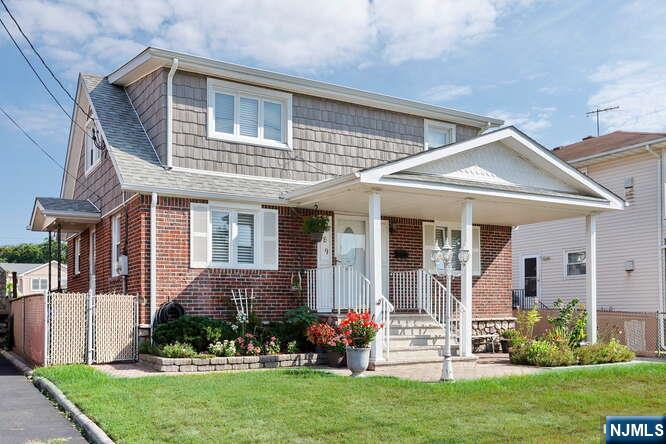 Homes for sale in Elmwood Park, NJ | 189 Miller Ave, Elmwood Park, NJ 07407 | MLS# 25026945